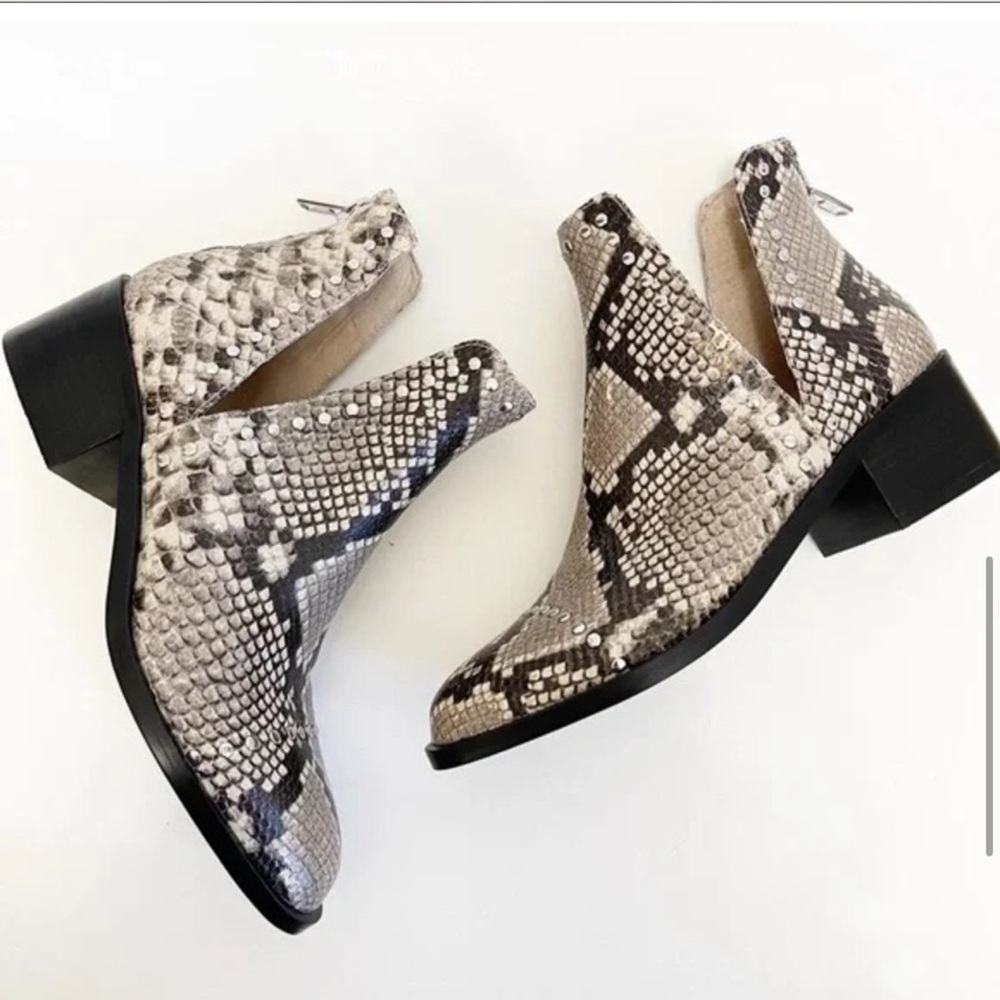 Steve Madden Conspire Studded Snakeskin Genuine Leather Booties Size 8.5
